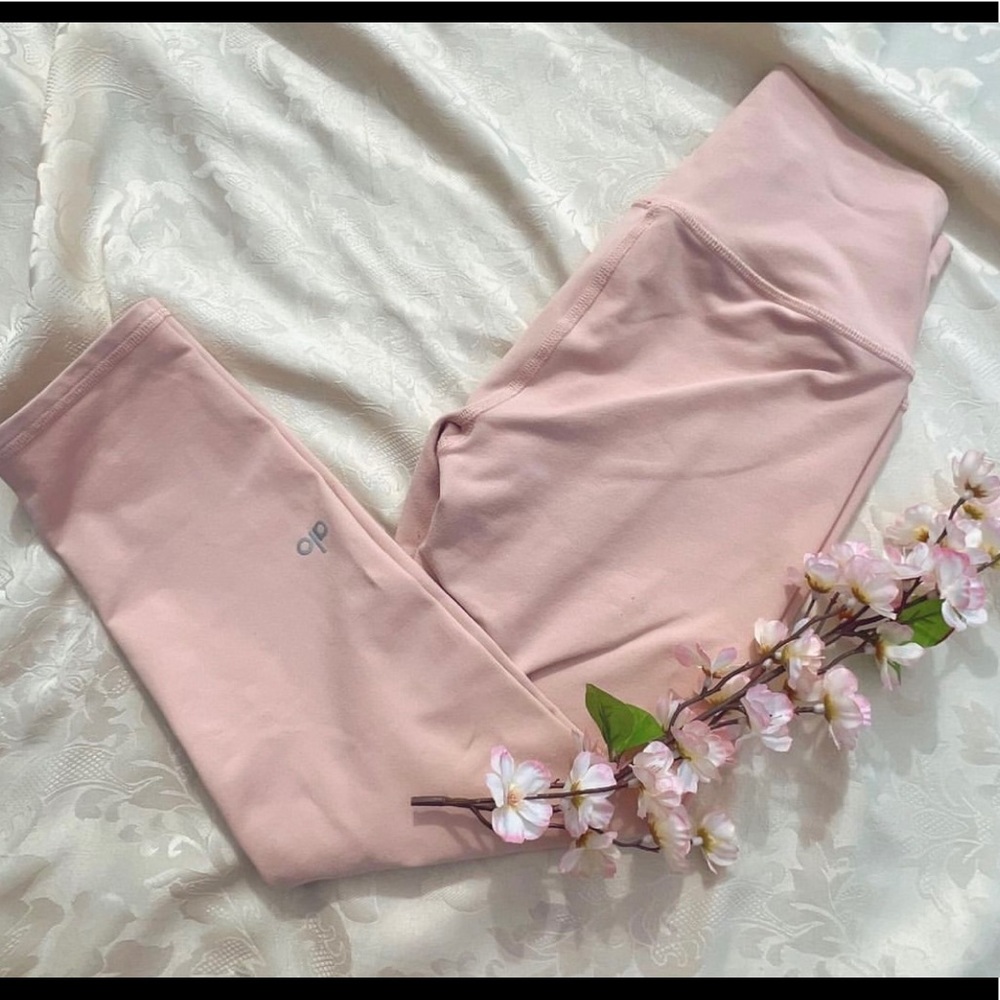 Baby pink ALO leggings 💖